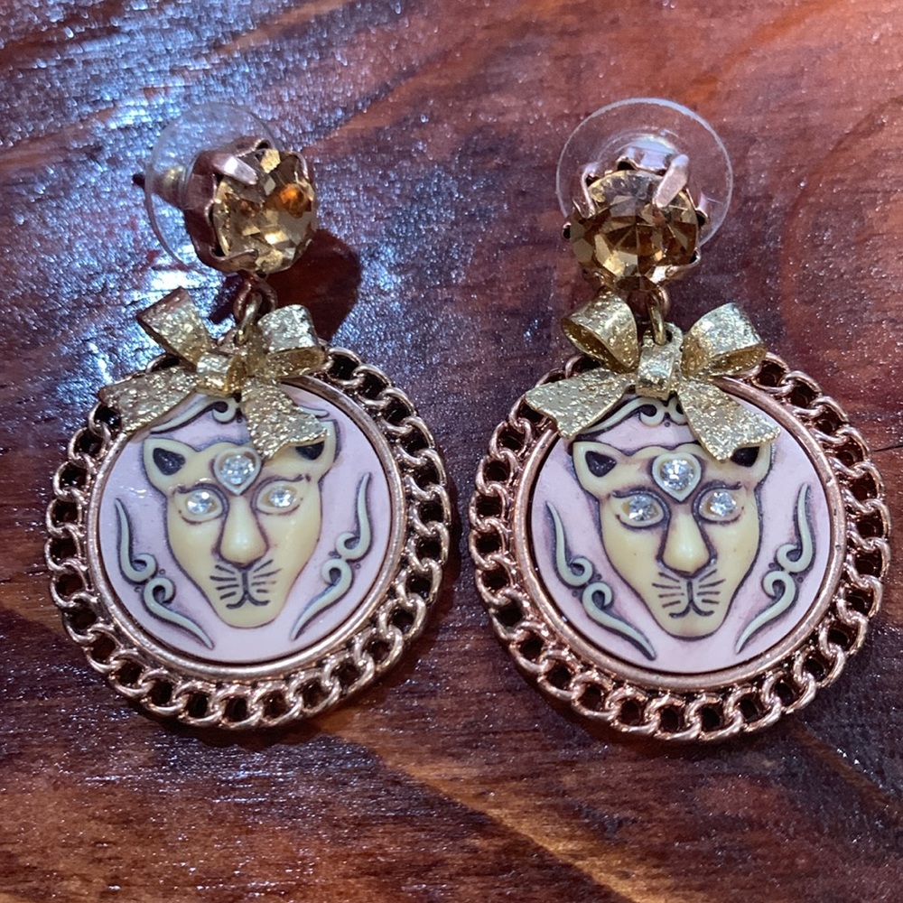 Retired Betsey Johnson Zoo Lover Cameo Earrings